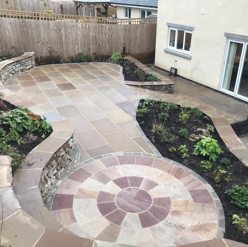 Circular paving slabs